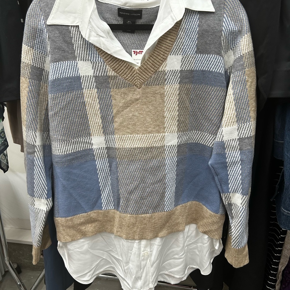 Adrienne Vittadini Blue and White Knit Top